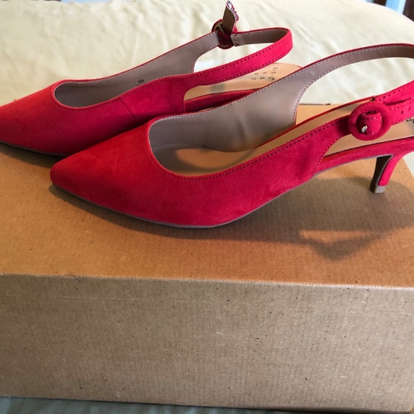 Red microsuede slingback Heels Size 6W - Picture 2 of 4